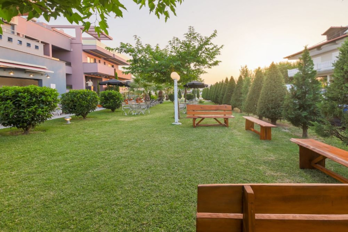 Yakinthos Hotel