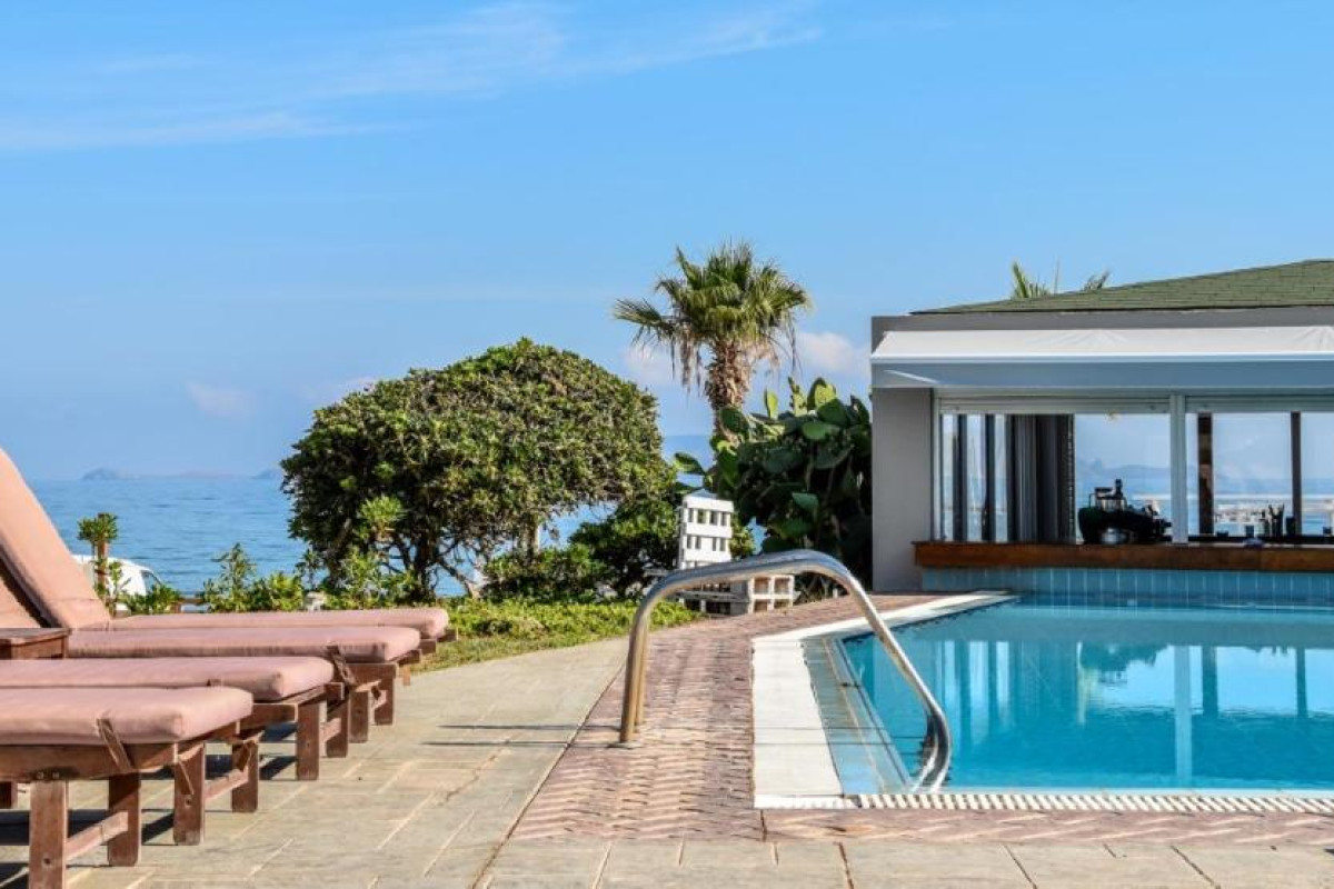 Yria Beach Hotel