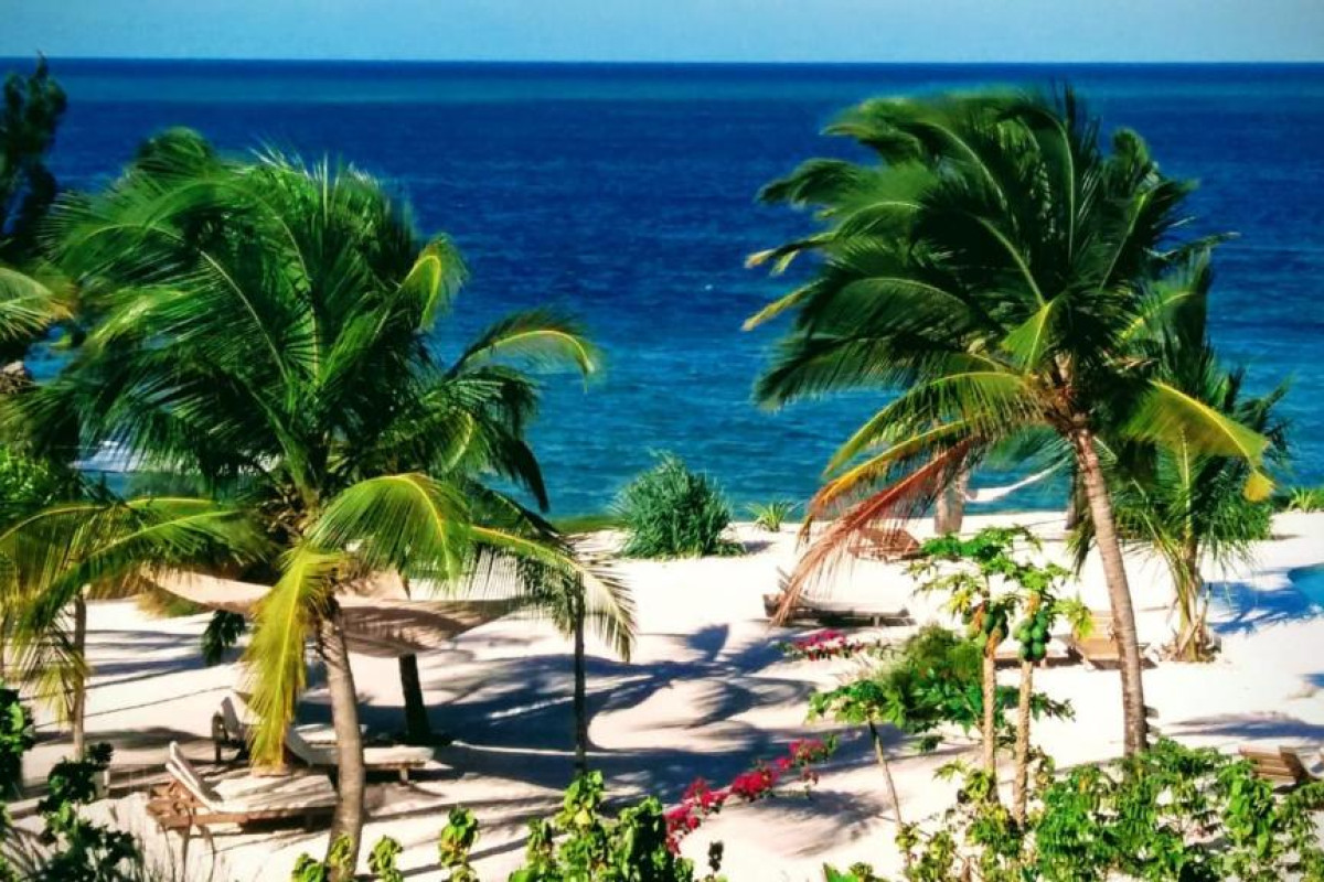 Zanbluu Beach