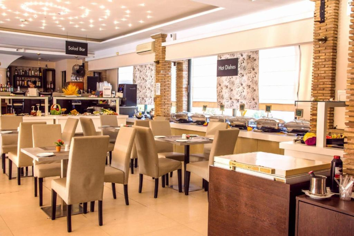 Zante Plaza Hotel & Apartments