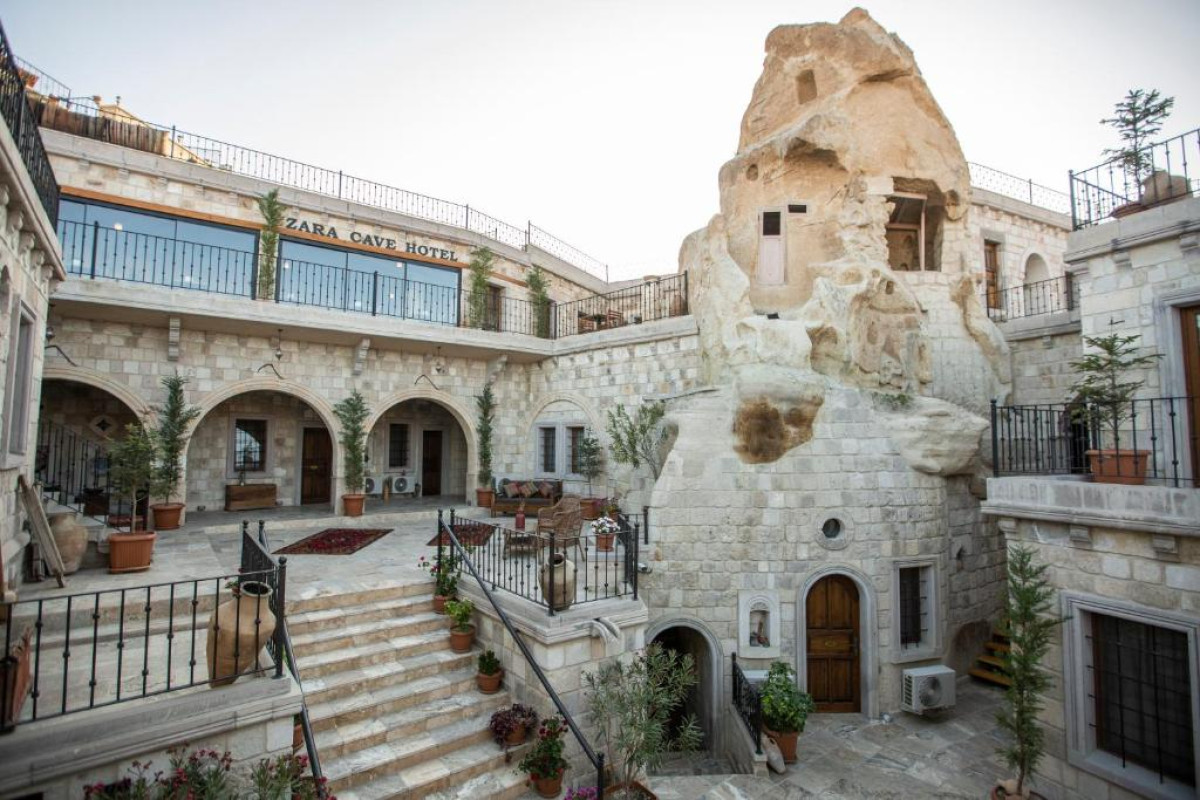 Hotel Zara Cave