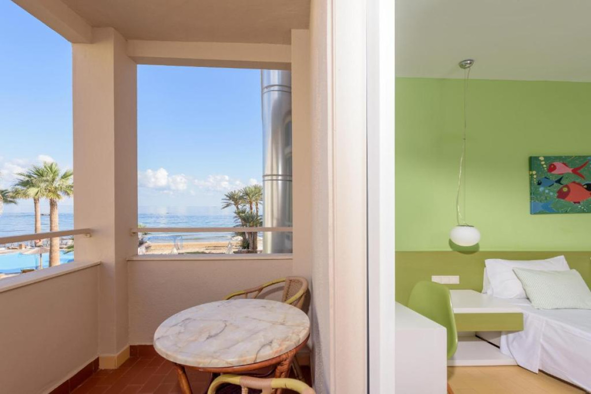 Zeus Hotels Palm Beach