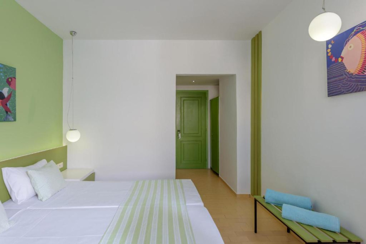Zeus Hotels Palm Beach