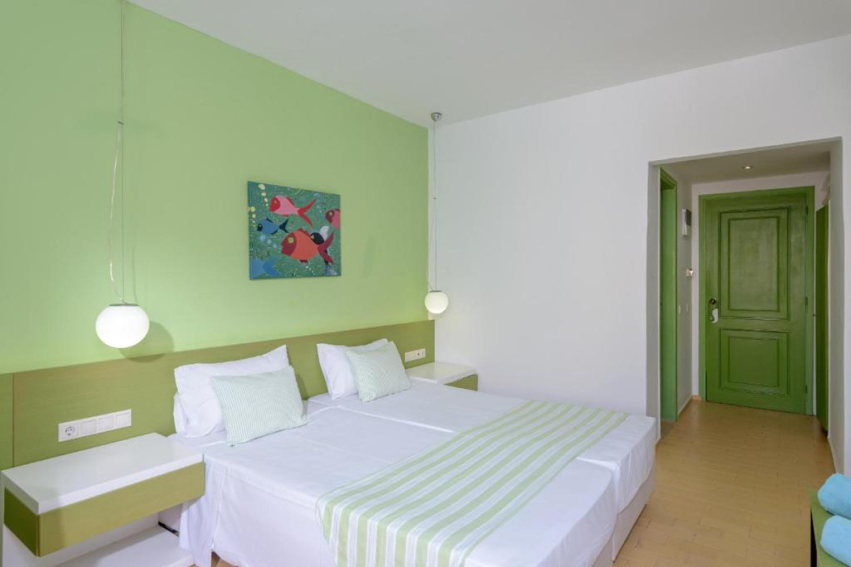 Zeus Hotels Palm Beach