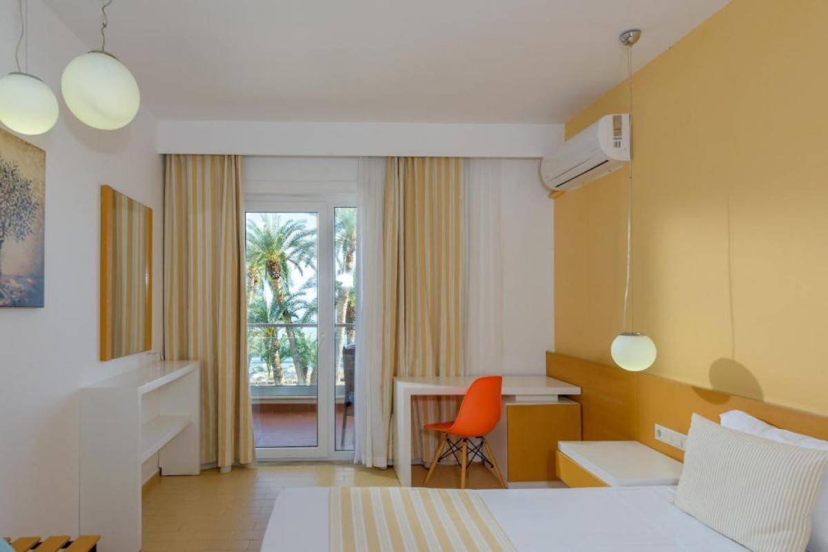 Zeus Hotels Palm Beach
