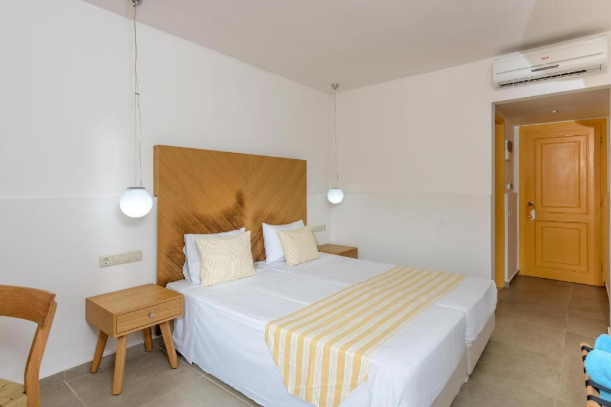 Zeus Hotels Palm Beach