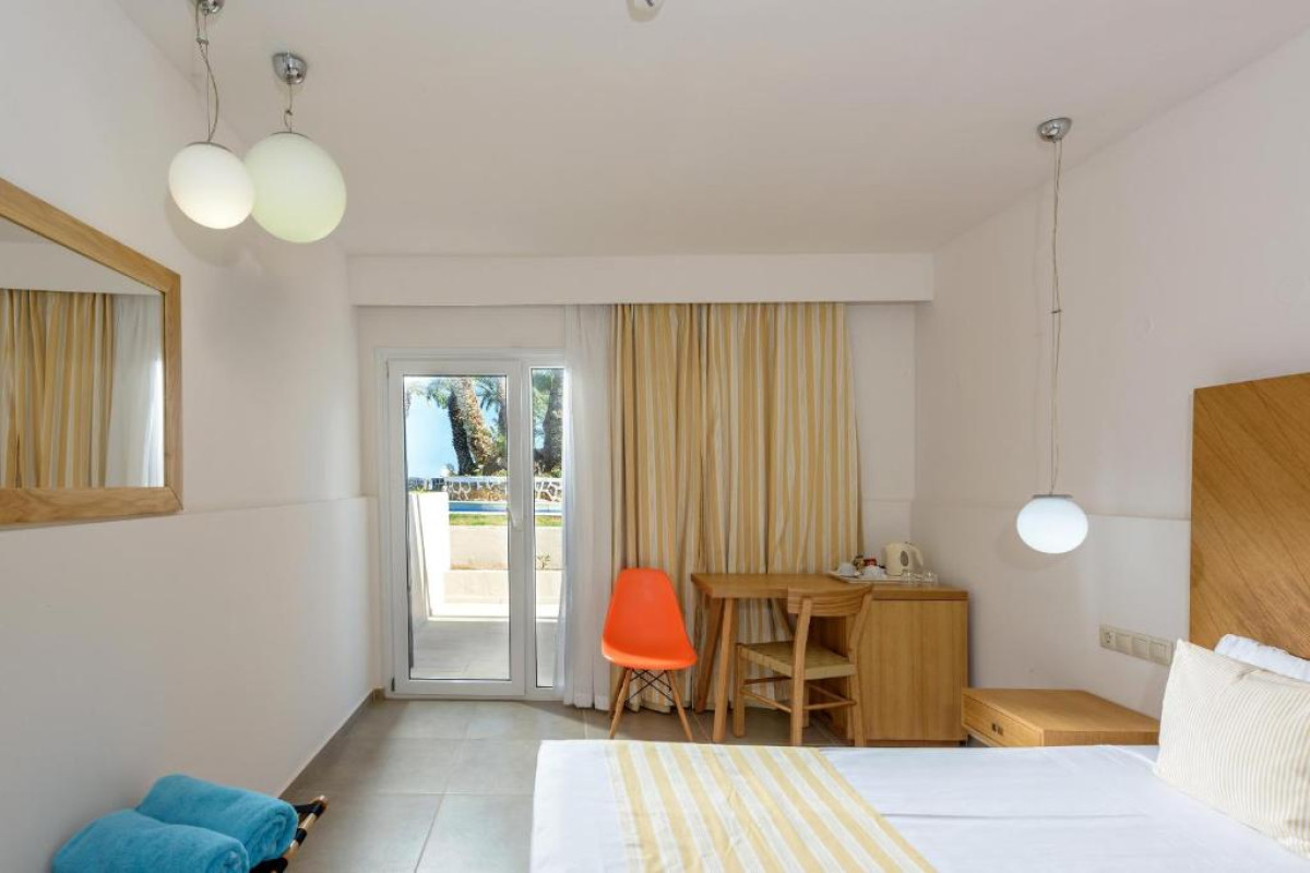 Zeus Hotels Palm Beach