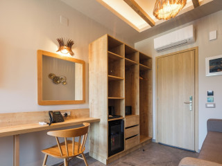 Skipper Beachfront Suites