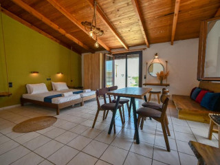Iraklis Apartments