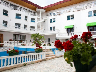 Cornul Vanatorului Bungalows