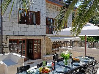 VILLA FRANICA