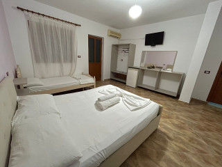 BLUE HOTEL HOLIDAY