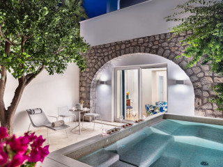 Pazziella Garden  Suites