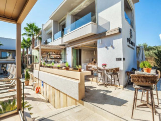 Pefki Deluxe Residences