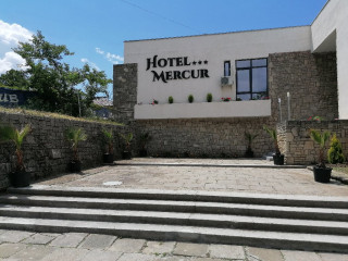 HOTEL MERCUR.