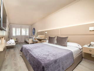 Salles Hotel Pere IV
