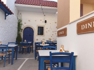 Art Hotel Korifi Suites