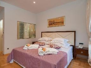 ANTIQUE SPLIT LUXURY ROOMS