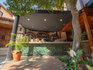 Belmondo Suites