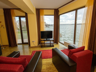 APART HOLIDAY TANIA MAMAIA