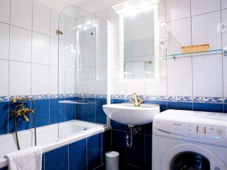 QUEENS COURT HOTEL  RESIDENCE