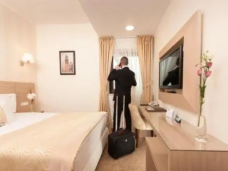 Hotel Coroana De Aur