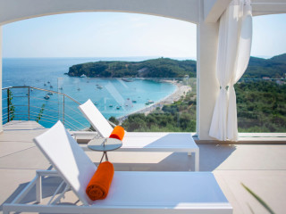 LIVINGHOME SUITES