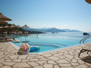 LAKITIRA SUITES