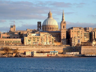 TRADITIONAL MALTESE TOWNHOUSE, ROOF TERRACE AND VIEWS