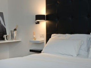 CAGLIARI BOUTIQUE ROOMS AND SUITES