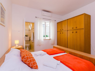ROOMS BATINA