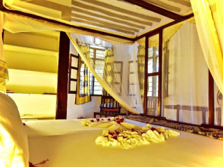 Mangrove Lodge