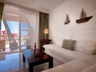 GERAKAS BELVEDERE HOTEL amp; LUXURY SUITES