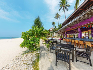 Apsara Beachfront Resort and Villa