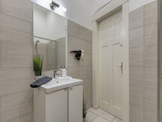 REAL APARTMENTS WESSELENYI 10