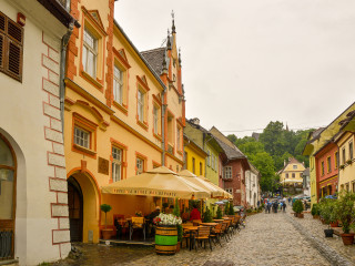 An der Holztreppe