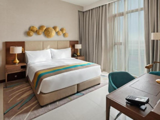 Holiday Inn Dubai Al-Maktoum Airport