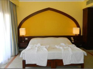 The Breakers Diving amp; Surfing Lodge