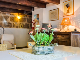 BEST LOCATED IN ALGHERO OLD TOWN STEPS TO SEA ATTIC EMERALD