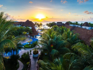 The Reef Coco Beach