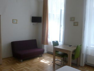 AMBER GARDENVIEW STUDIOS