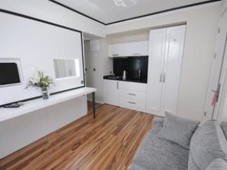 THE MARIONS SUITE HOTEL