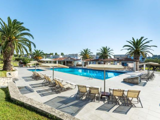 Iris Hotel - Siviri