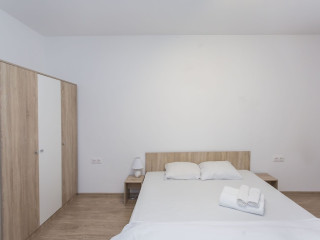 BRIGHT 1BDR APARTMENT NEAR CENTER - FREE PARKING