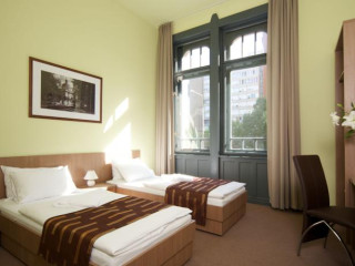 ERZSEBET KIRALYNE HOTEL