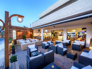 Despina Apts by Estia