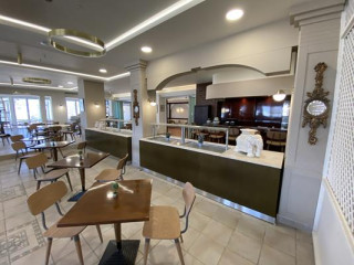 The Editory Riverside Hotel