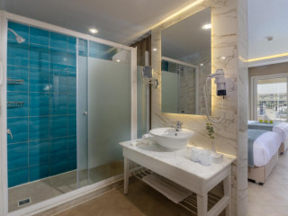 TITANIC ROYAL RESORT