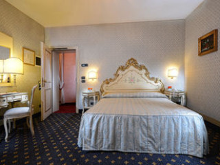 CA#039; RIALTO HOUSE