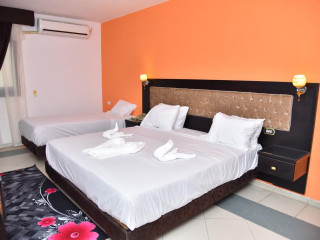 ROYAL PYRAMIDS INN